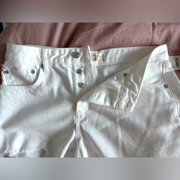 NWT FREE PEOPLE CUT OFF DISTRESSED
WHITE DENIM BUTTON FLY SHORTS SIZE 31 - Picture 2 of 4